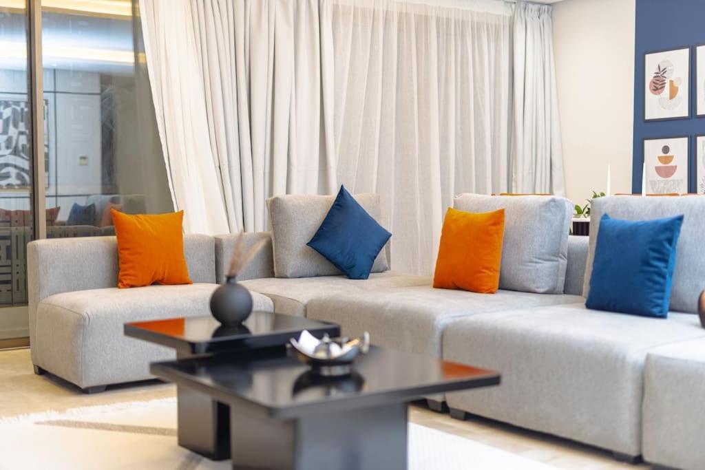 Modern 2Br Retreat In Marina Sale Luxury Living Apartment Hajja Exterior photo