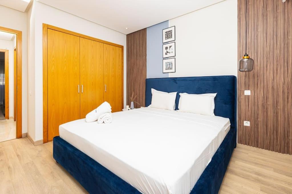 Modern 2Br Retreat In Marina Sale Luxury Living Apartment Hajja Exterior photo