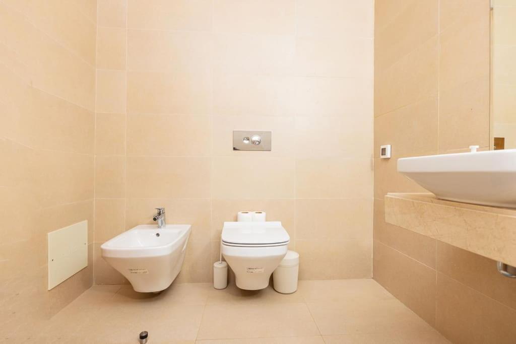 Modern 2Br Retreat In Marina Sale Luxury Living Apartment Hajja Exterior photo