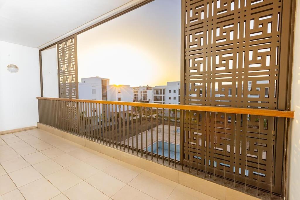 Modern 2Br Retreat In Marina Sale Luxury Living Apartment Hajja Exterior photo